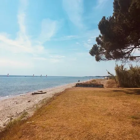 Appartement Lucia, Avec Piscine , Vue Et Pied Dans L'eau , Moriani-plage