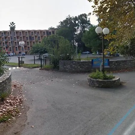 Lucia, Avec Piscine , Vue Et Pied Dans L'eau , Moriani-plage