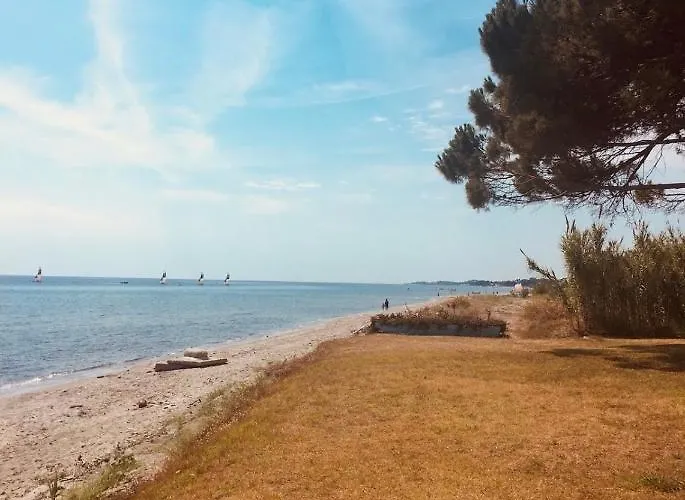Апартаменты Lucia, Avec Piscine , Vue Et Pied Dans L'eau , Moriani-plage