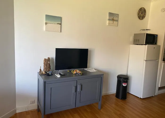 Lucia, Avec Piscine , Vue Et Pied Dans L'eau , Moriani-plage Апартаменты Санта-Люсьа-ди-Морьяни