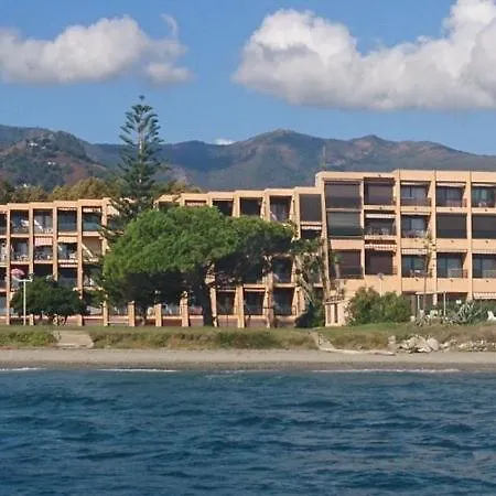 Lucia, Avec Piscine , Vue Et Pied Dans L'eau , Moriani-plage