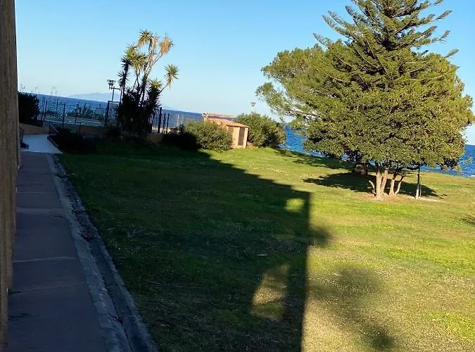 Lucia, Avec Piscine , Vue Et Pied Dans L'eau , Moriani-plage *