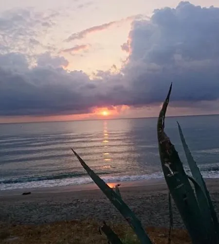 Lucia, Avec Piscine , Vue Et Pied Dans L'eau , Moriani-plage
