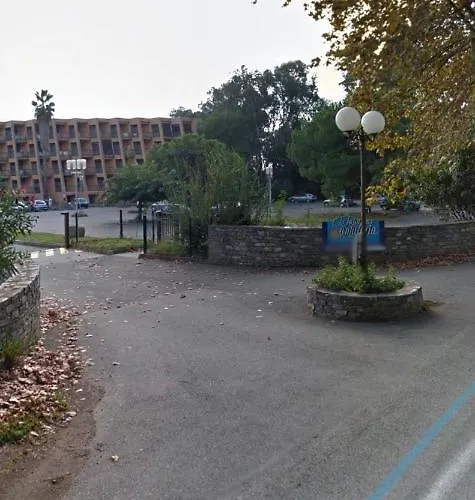 Lucia, Avec Piscine , Vue Et Pied Dans L'eau , Moriani-plage